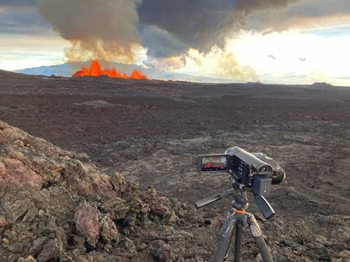 Tūkstančiai žmonių Havajuose plūsta pamatyti išsiveržusio ugnikalnio lavos